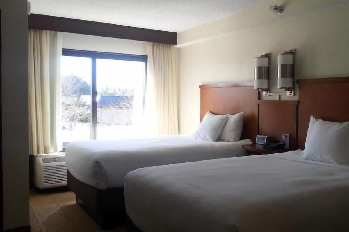 Premium bedding, pillowtop beds, in-room safe, desk