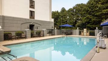 Seasonal outdoor pool, pool umbrellas, sun loungers