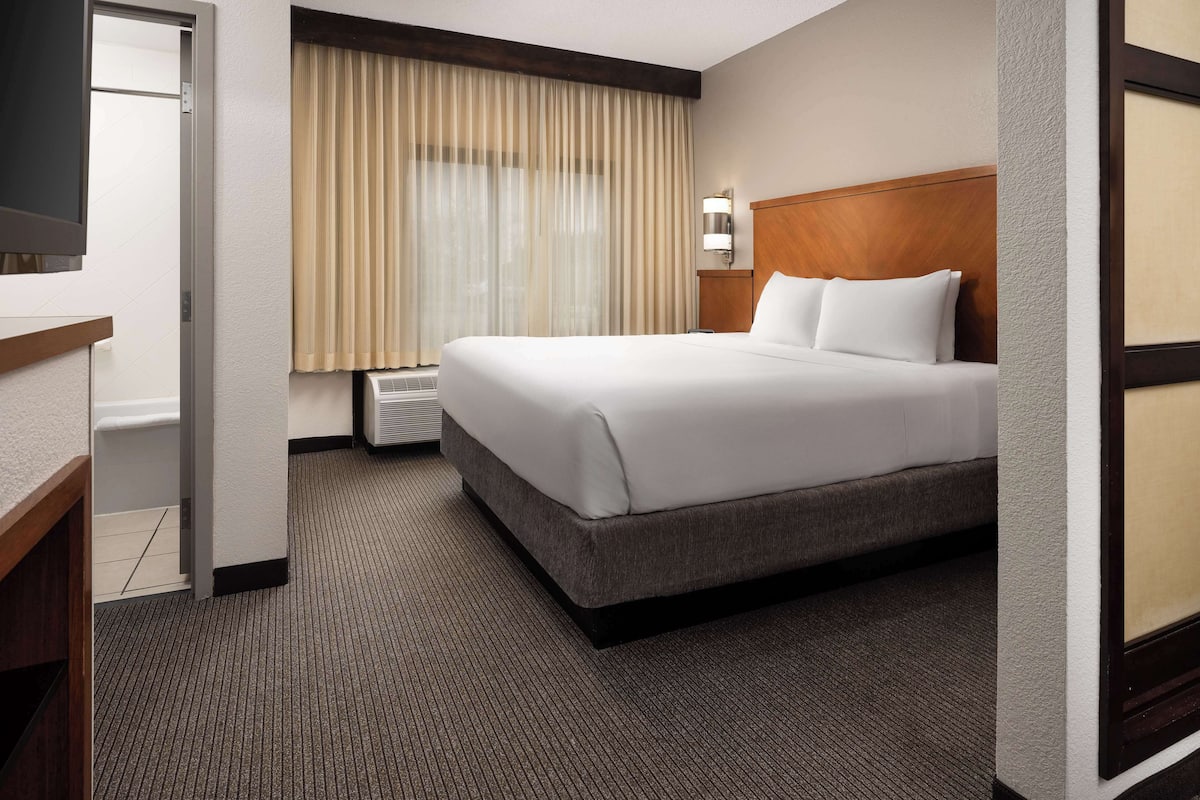 Premium bedding, pillow-top beds, in-room safe, desk