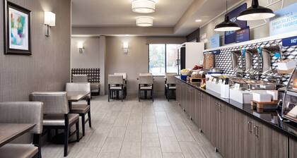 Holiday Inn Express Hotel & Suites Minneapolis-Minnetonka by IHG