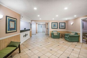 Lobby - La Quinta Inn & Suites by Wyndham Nashville Franklin (Franklin)