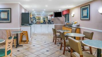 Free daily continental breakfast