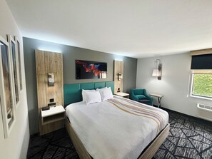 Room, 1 King Bed, Non Smoking | Premium bedding, pillowtop beds, desk, blackout drapes