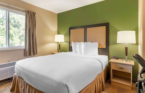 Studio, 1 Queen Bed, Non Smoking | Desk, iron/ironing board, free WiFi, bed sheets