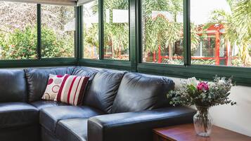 Classic Bungalow | Premium bedding, minibar, in-room safe, desk