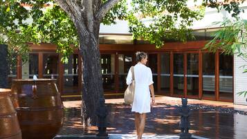 Couples treatment room(s), body treatments, hydrotherapy, aromatherapy