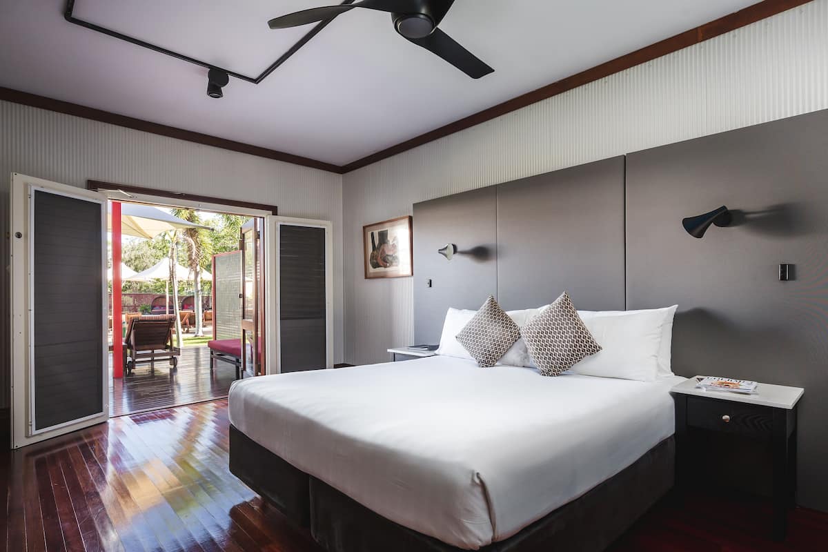 Studio, có thể sử dụng hồ bơi | Bộ đồ giường cao cấp, minibar, két bảo mật tại phòng, bàn 