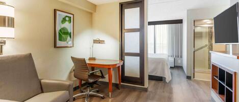 Ropa de cama de alta calidad, camas con pillow-top y escritorio