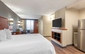 Deluxe Studio, 1 Katil Raja (King) dengan Katil Sofa, Non Smoking, Kitchenette | Peralatan tempat tidur premium, tilam berlapik, meja 