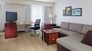 32-inch flat-screen TV with cable channels, Smart TV, Netflix