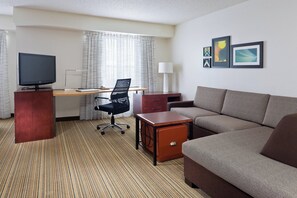 32-inch flat-screen TV with cable channels, Smart TV, Netflix - Residence Inn Youngstown Boardman/Poland (Poland)