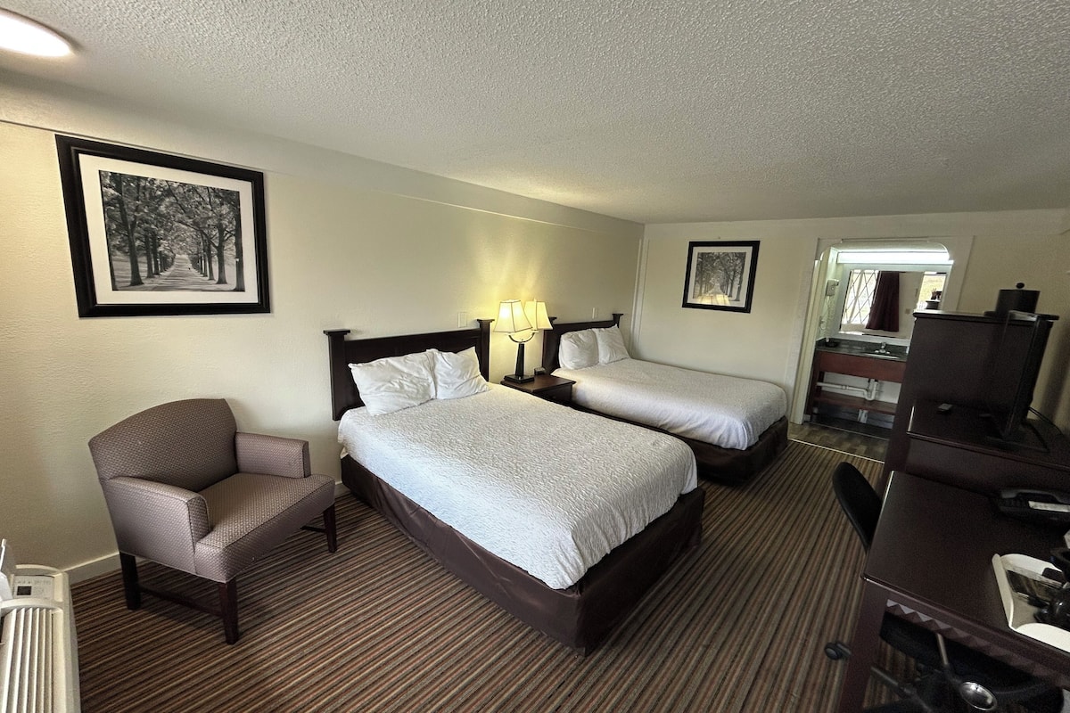 Desk, blackout drapes, iron/ironing board, free WiFi