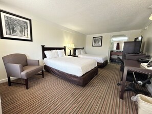 Desk, blackout drapes, iron/ironing board, free WiFi - Knights Inn Somerset (Somerset)
