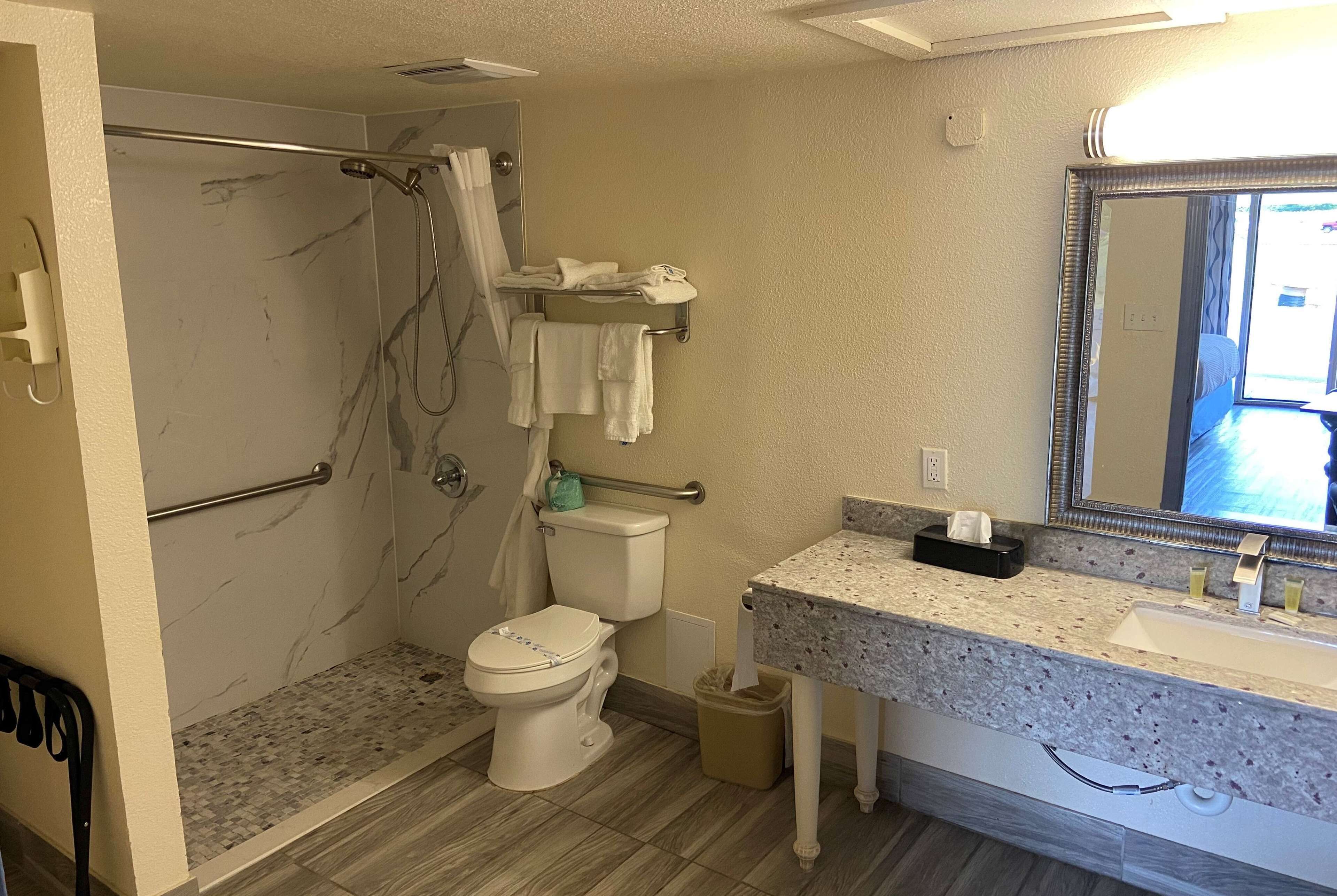 Room, 2 Queen Beds, Non Smoking (Mobility Accessible) | Bathroom | Combined shower/bathtub, towels