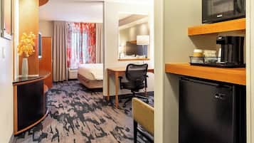Executive suite, 1 kingsize bed met slaapbank | Een bureau, een laptopwerkplek, een strijkplank/strijkijzer