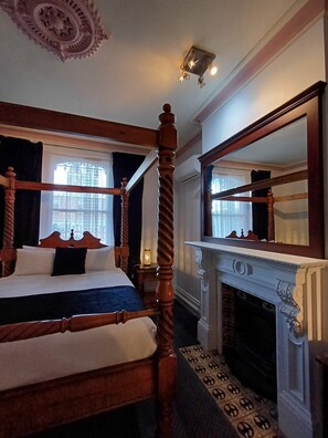 Superior Double Room | 1 bedroom, minibar, in-room safe, individually decorated