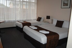 Twin Room | Desk, iron/ironing board, free WiFi, bed sheets