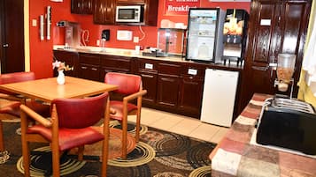Free daily continental breakfast