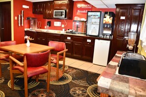 Free daily continental breakfast