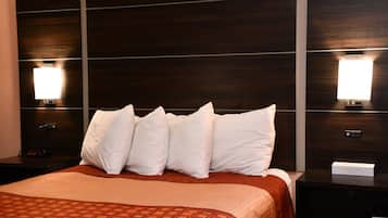 Habitación estándar, 1 cama de matrimonio, no fumadores | Cortinas opacas, tabla de planchar con plancha, wifi gratis