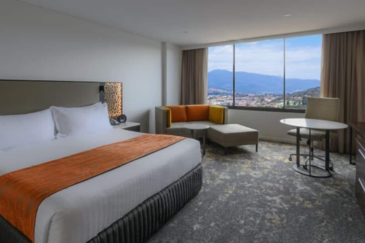 Premium bedding, minibar, in-room safe, desk