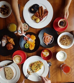 Petit déjeuner complet (36.5 AUD par personne)