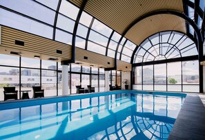 Indoor pool, pool loungers