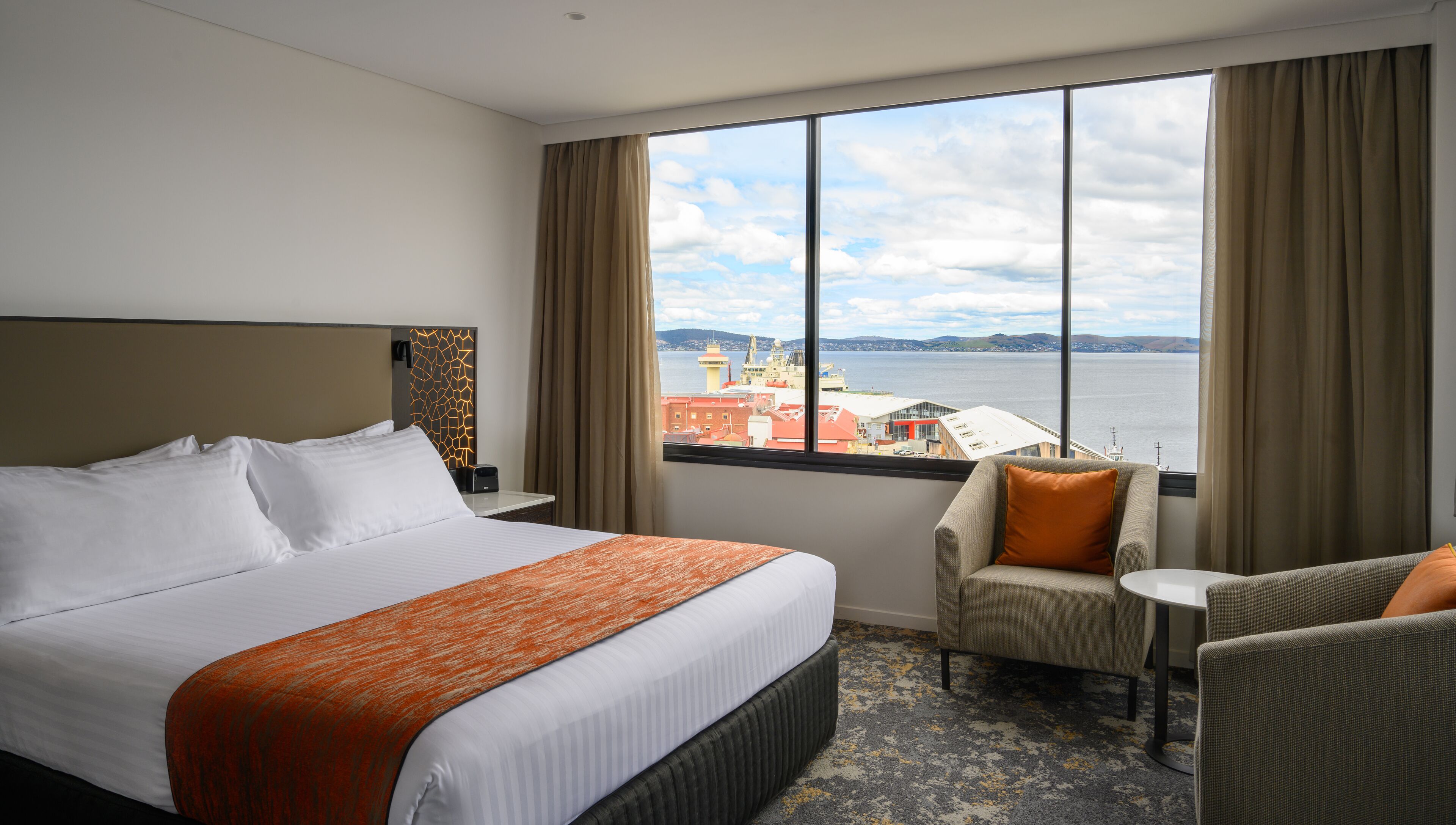 executive suite, harbour view | 1 bedroom, premium bedding, minibar, in-room safe