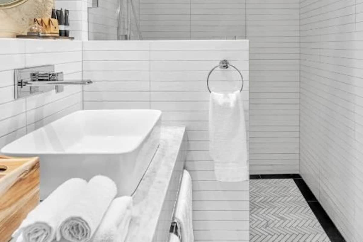 Baño | Regadera, amenidades de baño gratuitas, secadora de cabello, batas
