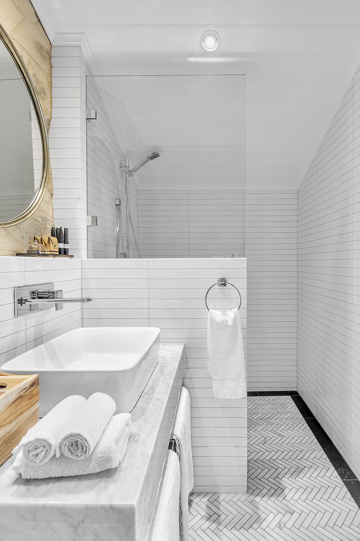 conservatory suite | bathroom | shower, free toiletries, hair dryer, bathrobes