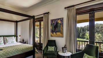 Minibar, in-room safe, desk, iron/ironing board