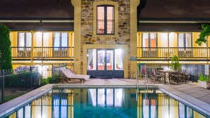 A stone building with a pool in front. - Mount Lofty House & Estate Adelaide Hills - Adults Retreat (Crafers)