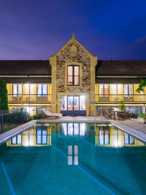 Outdoor pool, pool umbrellas, sun loungers