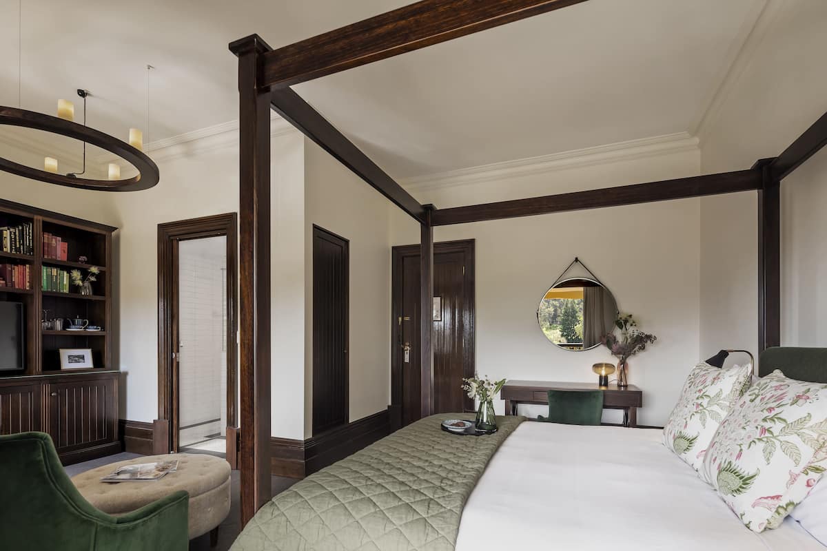 Piccadilly Wing Valley View Room | Minibar, in-room safe, desk, iron/ironing board