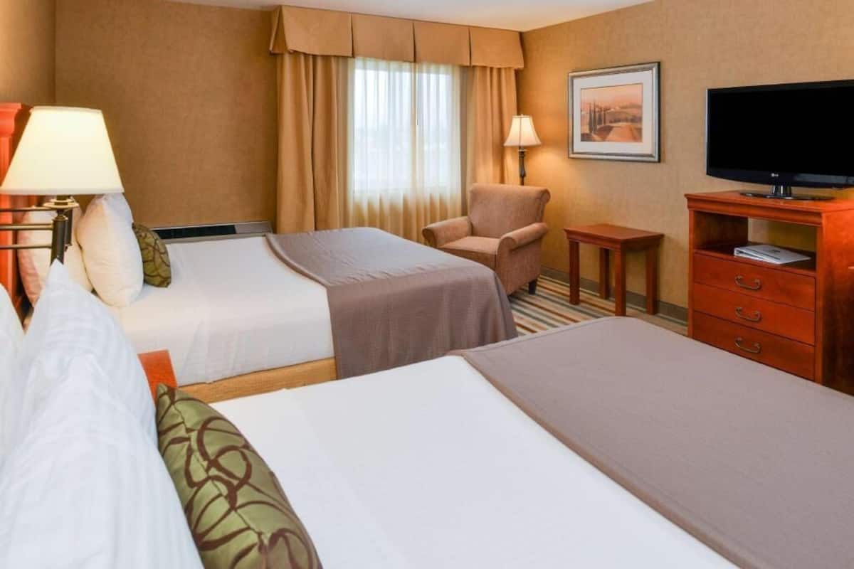In-room safe, desk, laptop workspace, blackout drapes