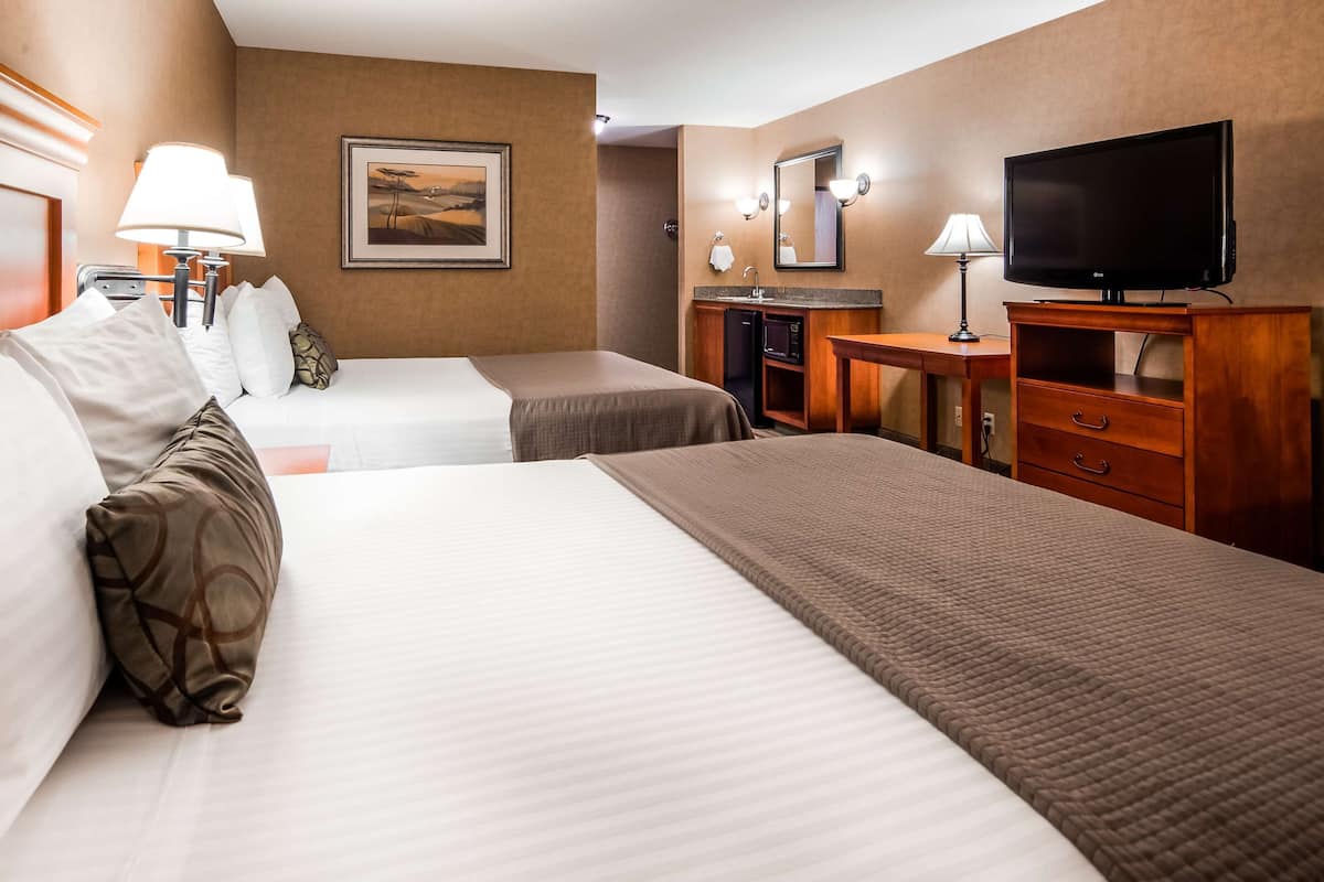In-room safe, desk, laptop workspace, blackout curtains