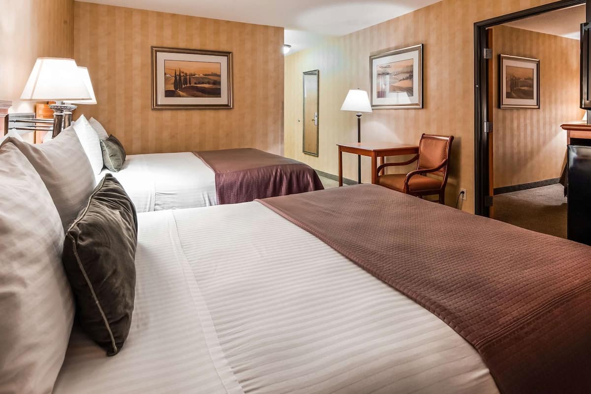 In-room safe, desk, laptop workspace, blackout drapes