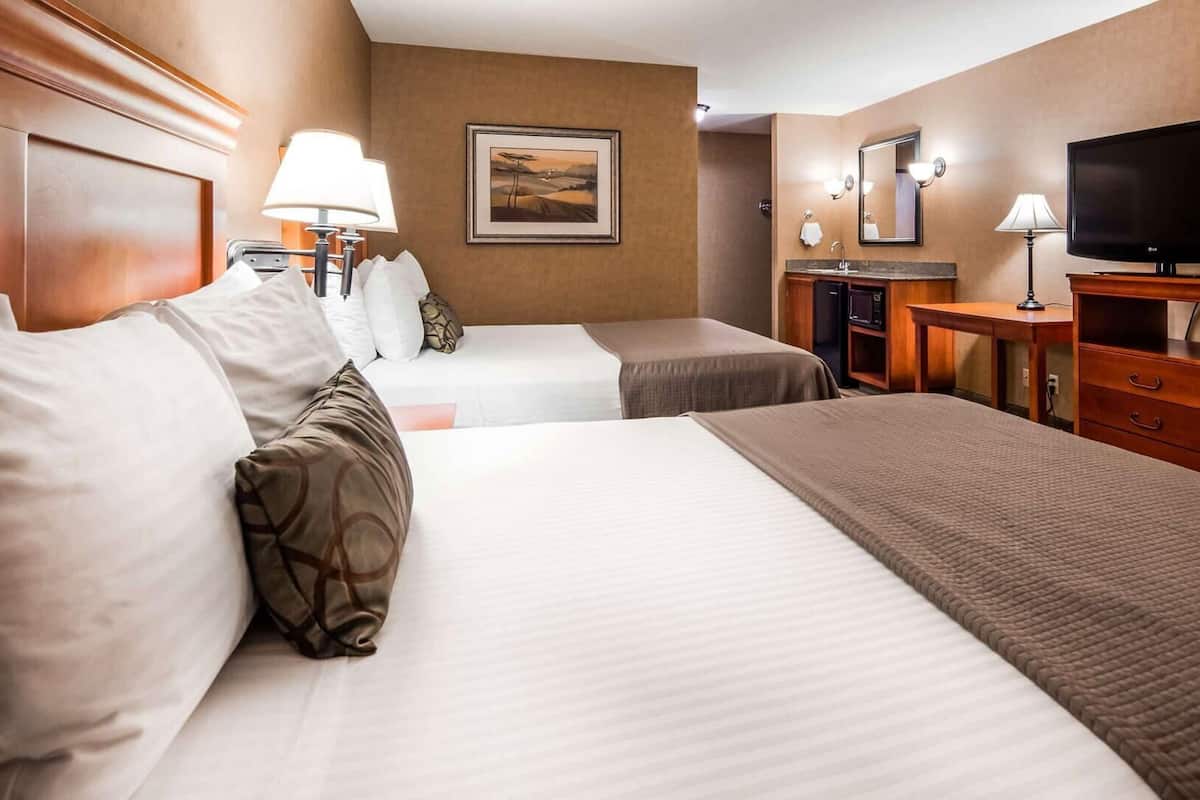 In-room safe, desk, laptop workspace, blackout drapes