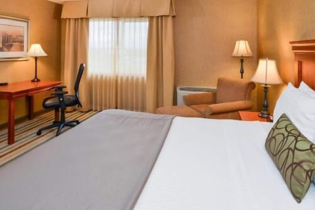 In-room safe, desk, laptop workspace, blackout drapes
