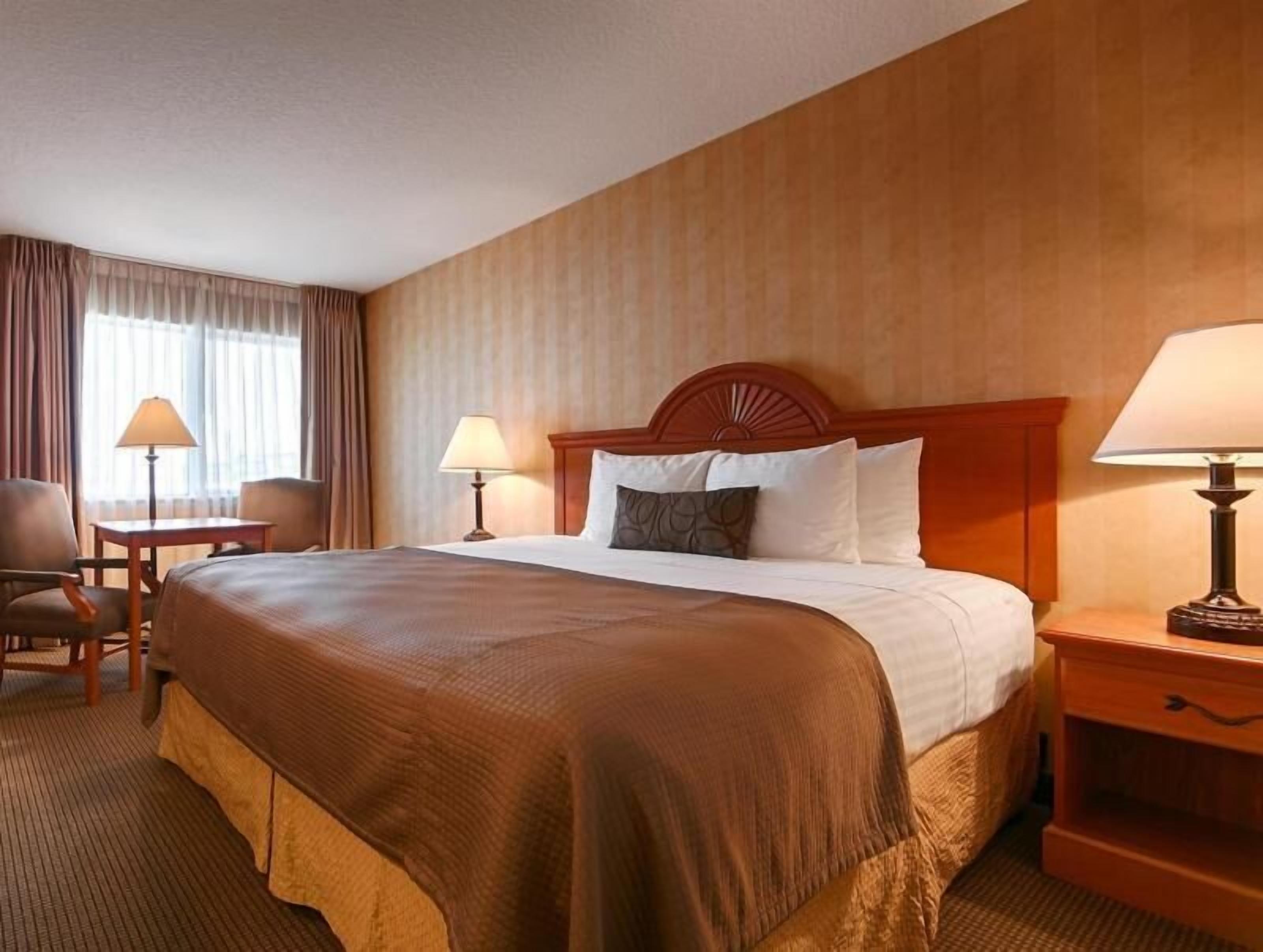 In-room safe, desk, laptop workspace, blackout drapes