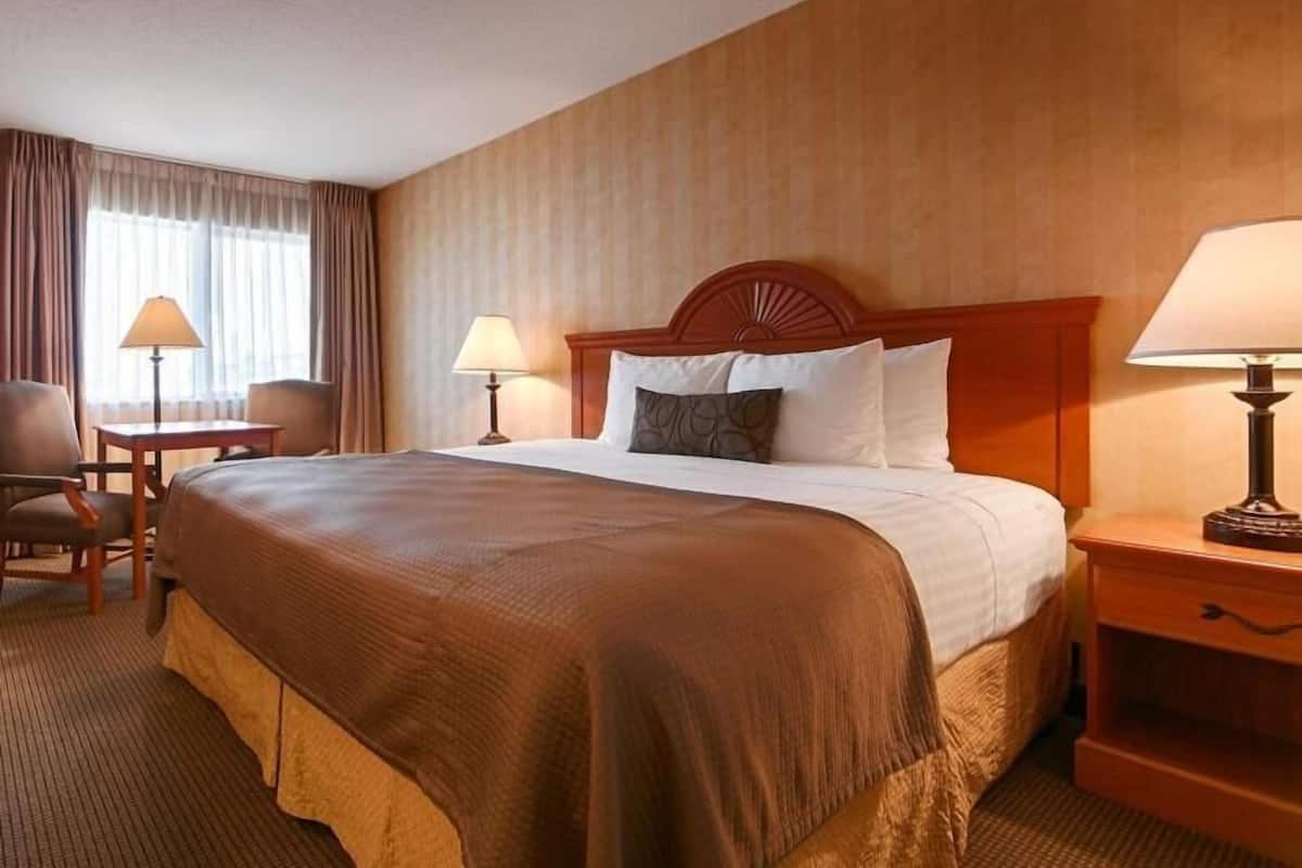 In-room safe, desk, laptop workspace, blackout drapes