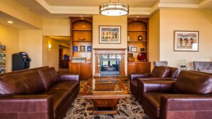 A spacious lobby with leather sofas, a fireplace, and a coffee station. - Best Western Pendleton Inn (Pendleton)