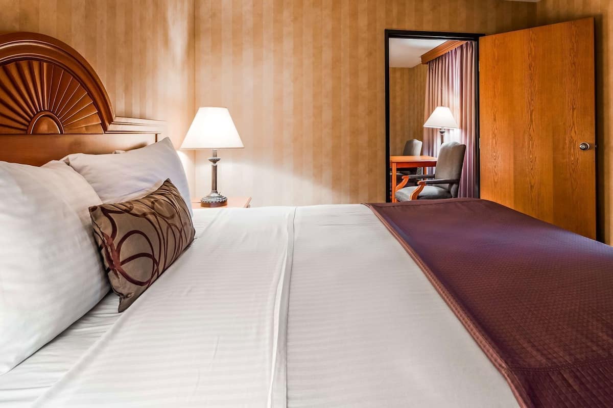 In-room safe, desk, laptop workspace, blackout drapes