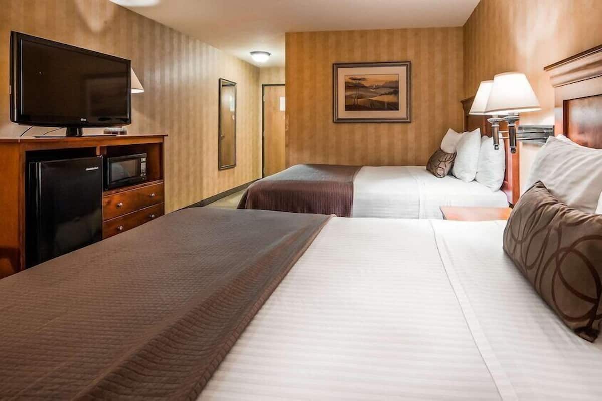 In-room safe, desk, laptop workspace, blackout drapes
