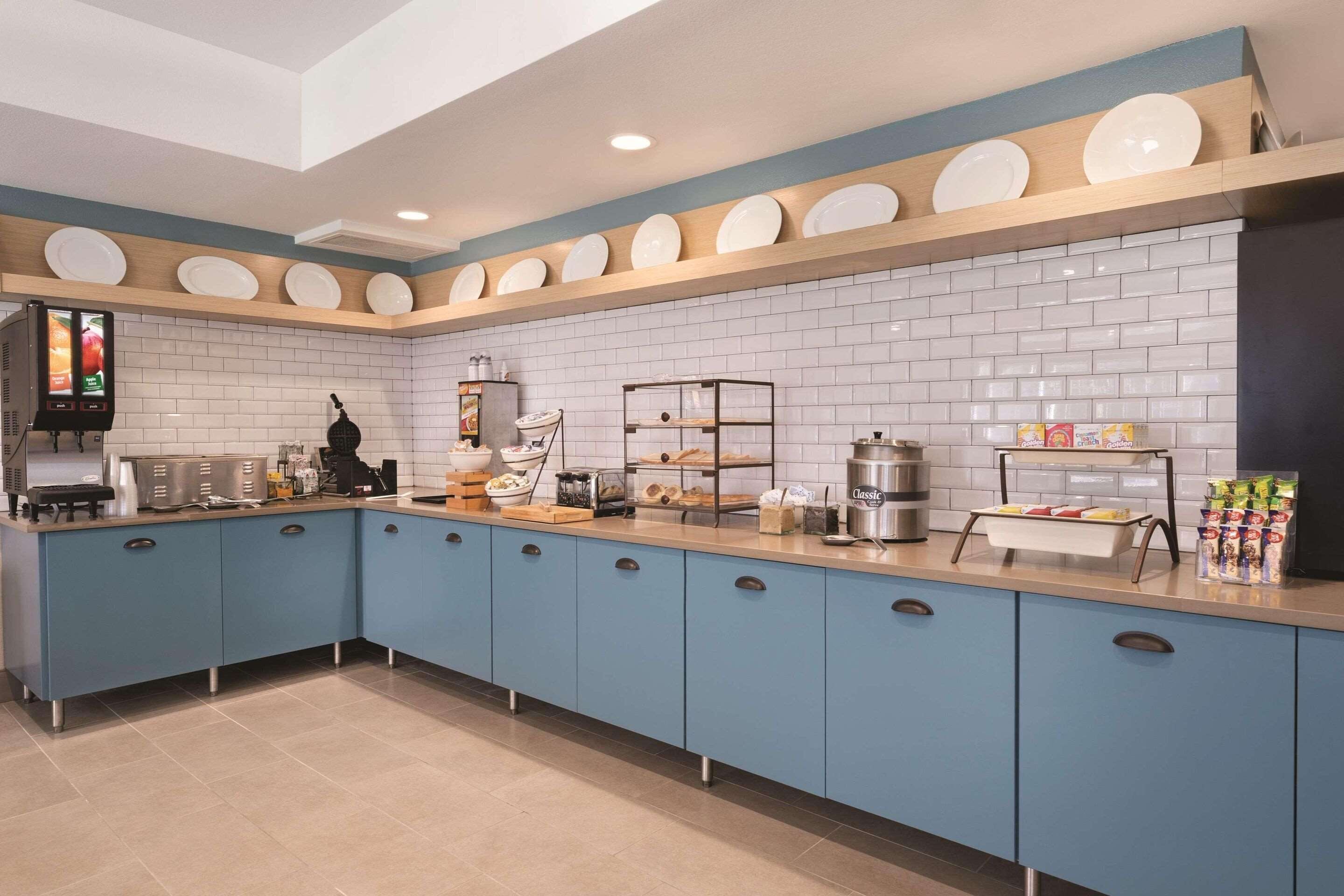 free daily continental breakfast