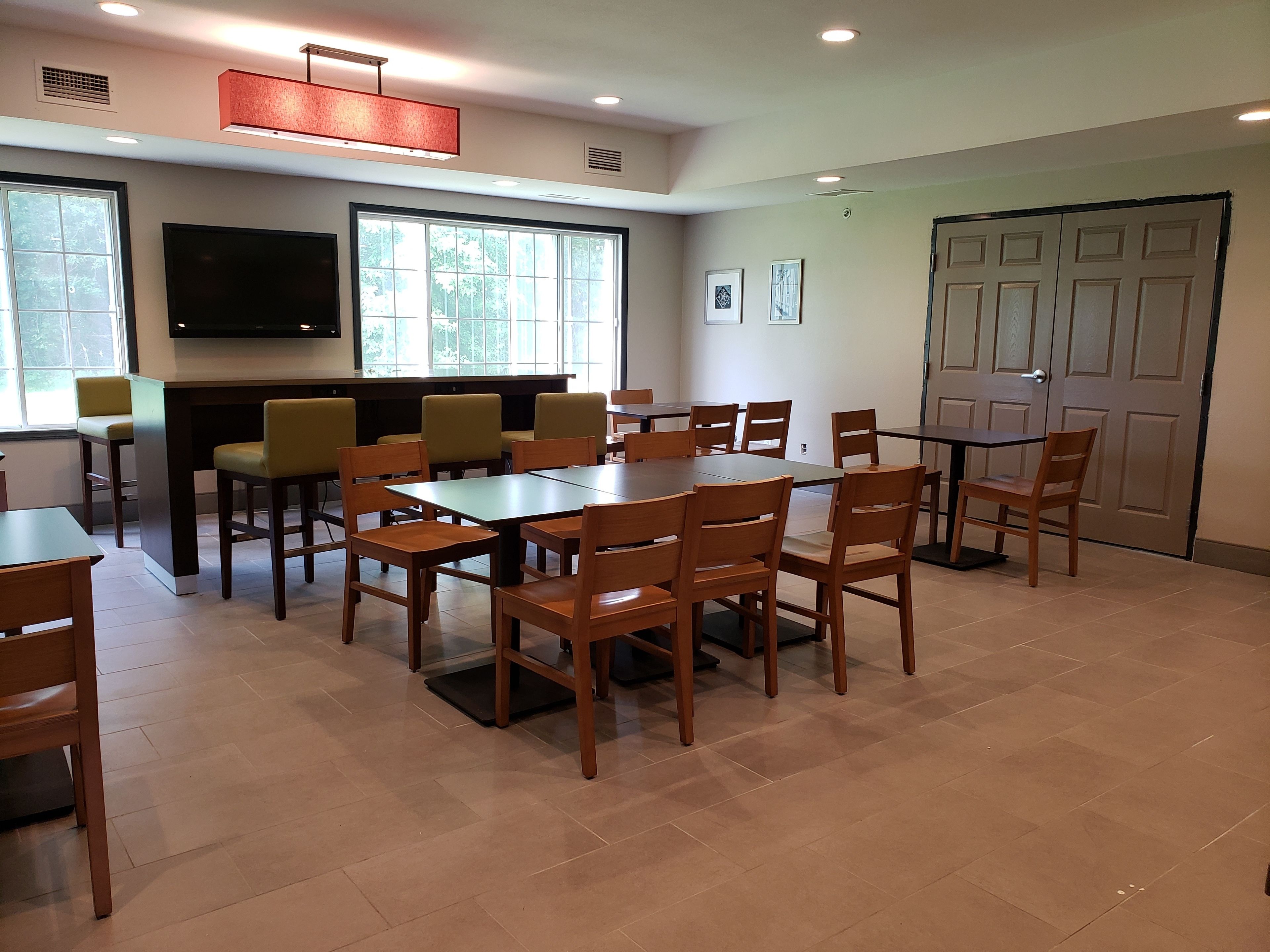 free daily continental breakfast