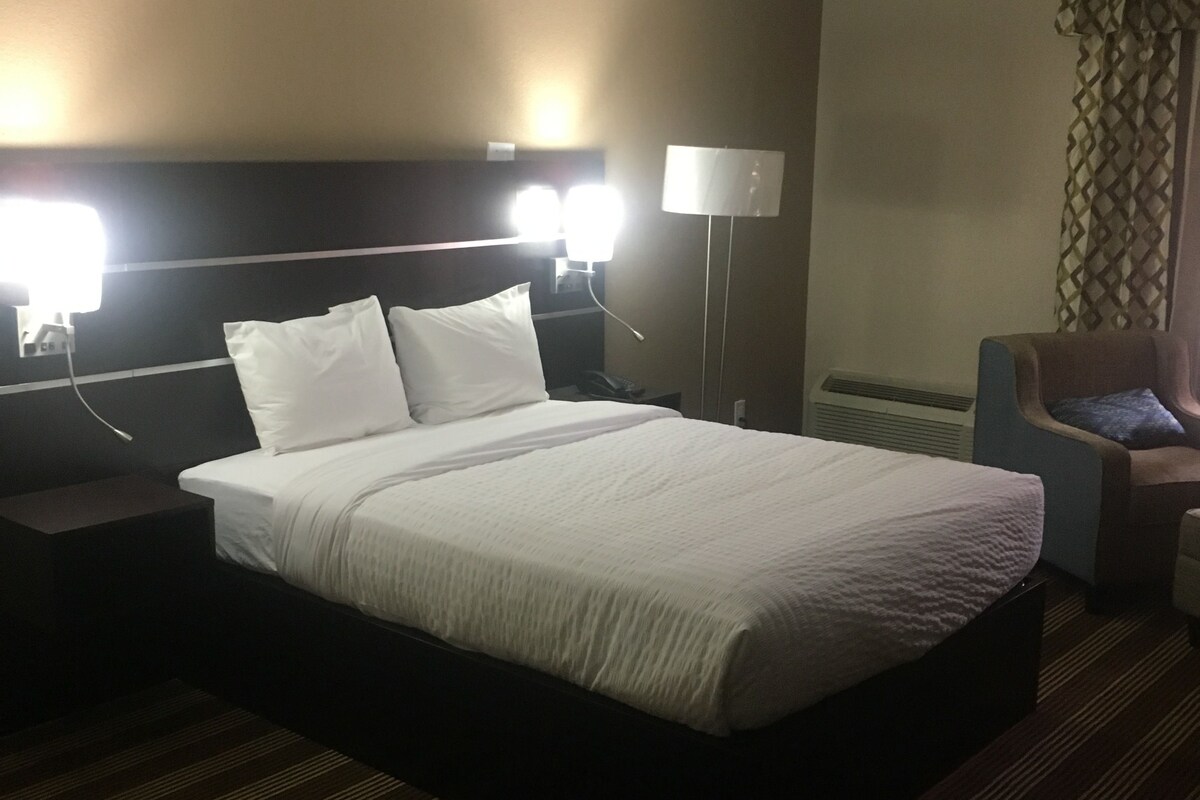 Chambre Deluxe, 1 grand lit | Bureau, fer et planche à repasser, Wi-Fi gratuit