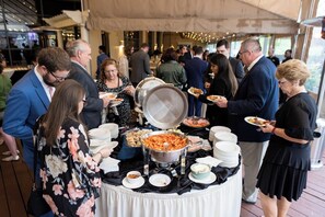 2 Restaurants, Frühstück, Mittagessen, Abendessen, regionale Küche
