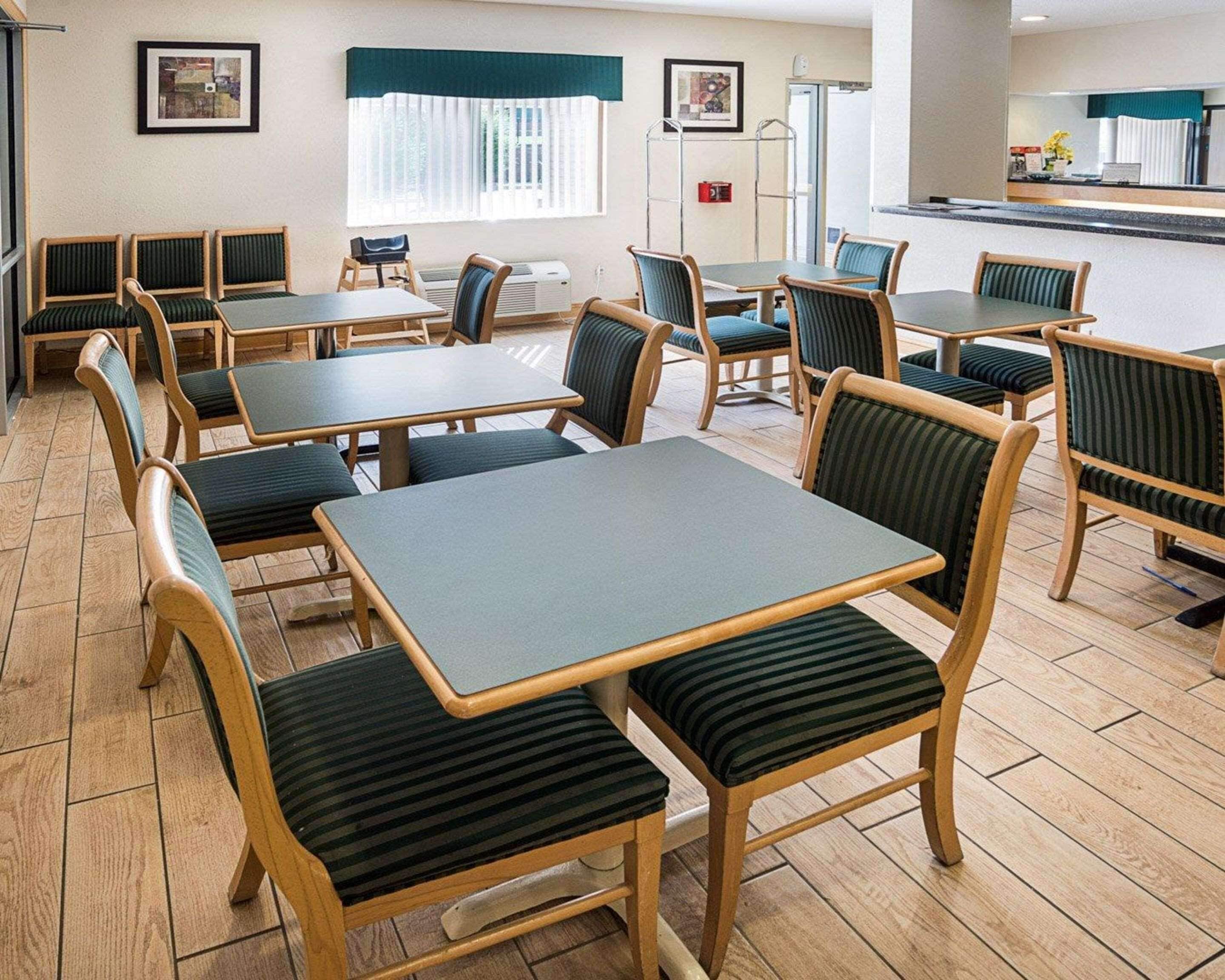 Free buffet breakfast 