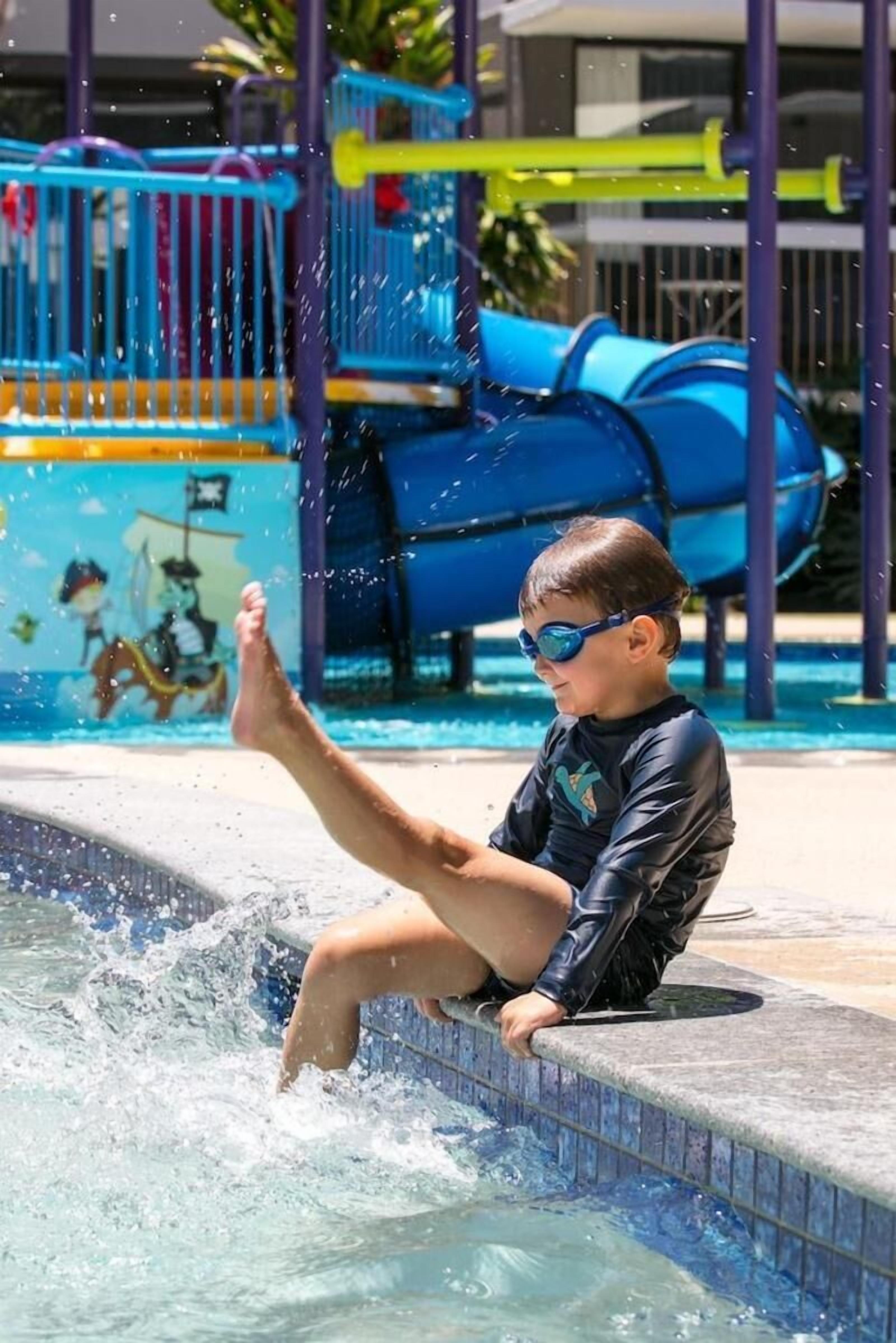 Basseng | Utendørsbasseng, bassengparasoller og solsenger